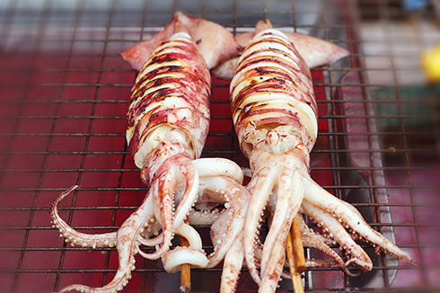 Cuisson des calamars et encornets à la braise barbecue lefishgourmand